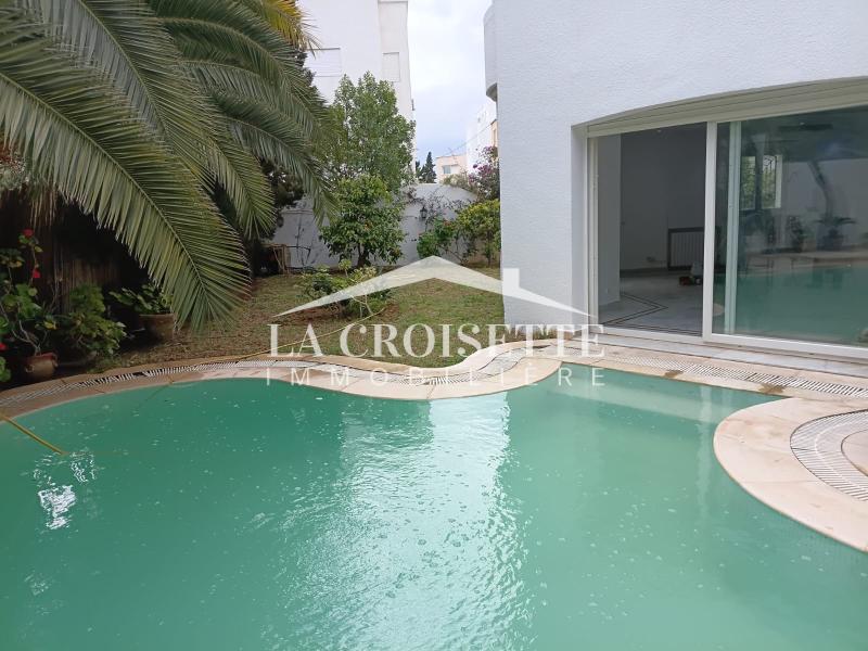 Villa S+6 avec piscine à La Marsa